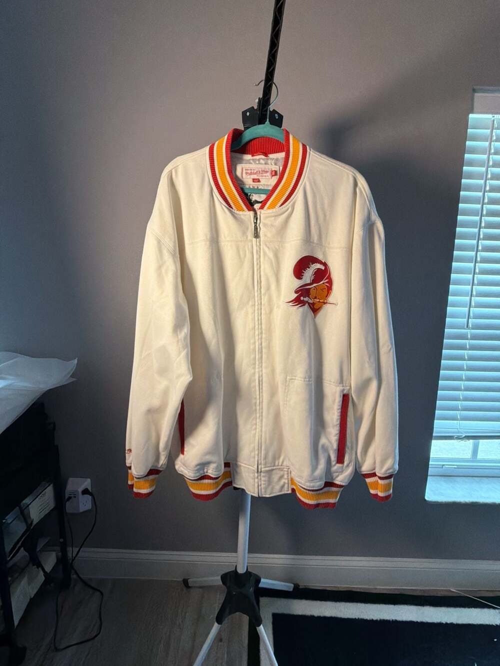 Mitchell & Ness Tampa Bay Buccaneers Jacket Size 2XL White Throwback